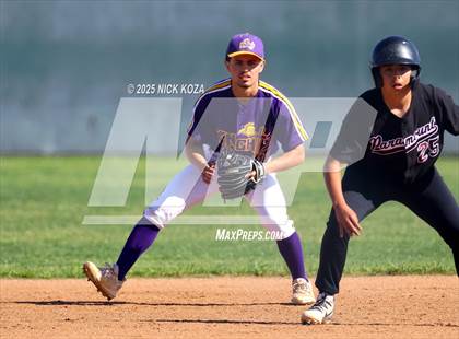 Thumbnail 3 in Paramount vs. Lynwood photogallery.