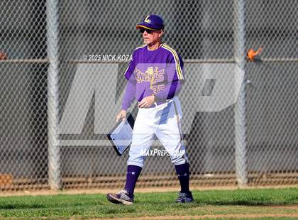 Thumbnail 3 in Paramount vs. Lynwood photogallery.