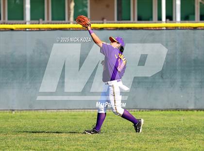 Thumbnail 2 in Paramount vs. Lynwood photogallery.