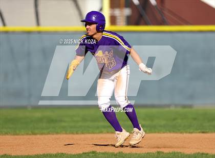 Thumbnail 1 in Paramount vs. Lynwood photogallery.