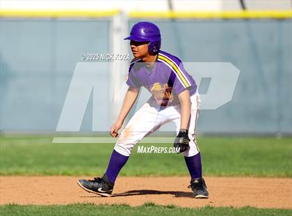 Thumbnail 2 in Paramount vs. Lynwood photogallery.