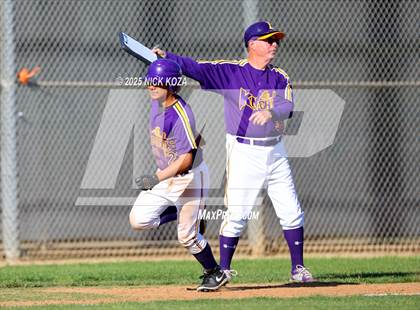 Thumbnail 3 in Paramount vs. Lynwood photogallery.