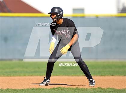 Thumbnail 2 in Paramount vs. Lynwood photogallery.