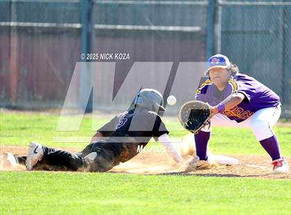 Thumbnail 2 in Paramount vs. Lynwood photogallery.