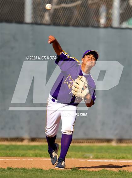Thumbnail 2 in Paramount vs. Lynwood photogallery.