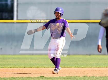 Thumbnail 2 in Paramount vs. Lynwood photogallery.