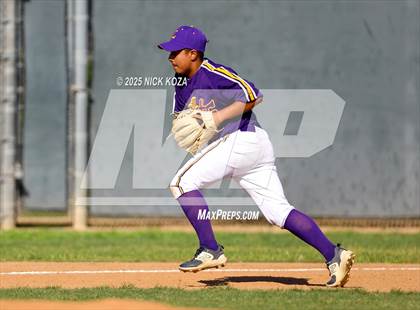 Thumbnail 3 in Paramount vs. Lynwood photogallery.