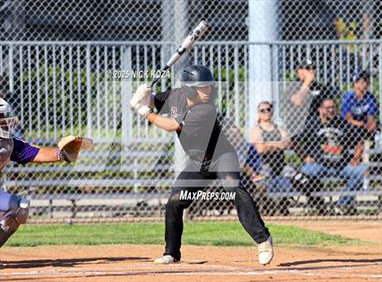Thumbnail 3 in Paramount vs. Lynwood photogallery.