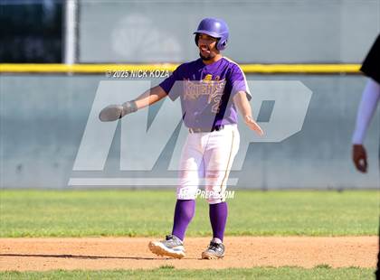 Thumbnail 1 in Paramount vs. Lynwood photogallery.
