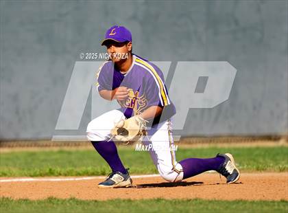 Thumbnail 3 in Paramount vs. Lynwood photogallery.