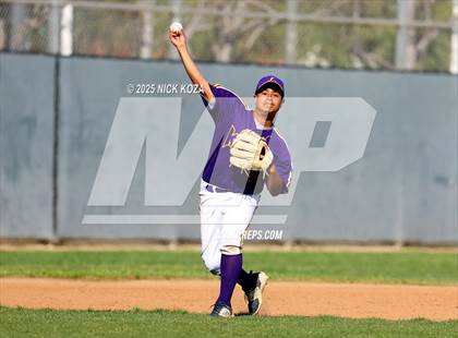 Thumbnail 2 in Paramount vs. Lynwood photogallery.