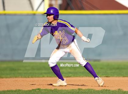 Thumbnail 3 in Paramount vs. Lynwood photogallery.