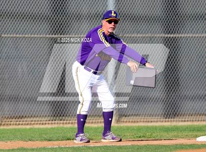 Thumbnail 3 in Paramount vs. Lynwood photogallery.