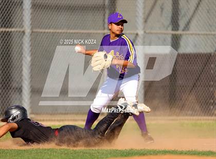 Thumbnail 1 in Paramount vs. Lynwood photogallery.