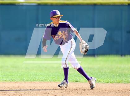 Thumbnail 2 in Paramount vs. Lynwood photogallery.