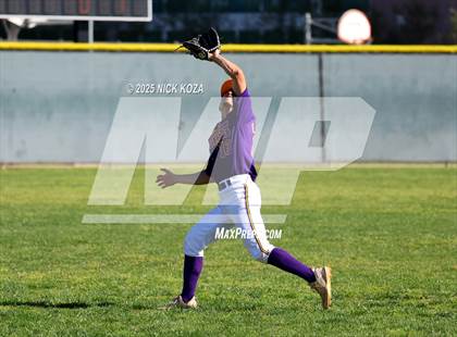 Thumbnail 3 in Paramount vs. Lynwood photogallery.