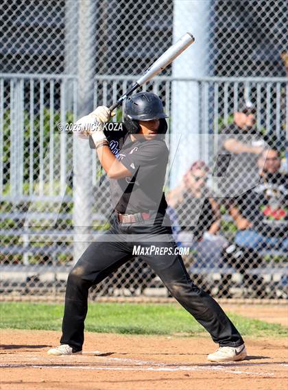 Thumbnail 2 in Paramount vs. Lynwood photogallery.