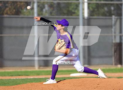 Thumbnail 3 in Paramount vs. Lynwood photogallery.