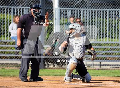 Thumbnail 2 in Paramount vs. Lynwood photogallery.