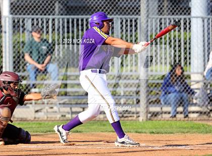 Thumbnail 1 in Paramount vs. Lynwood photogallery.