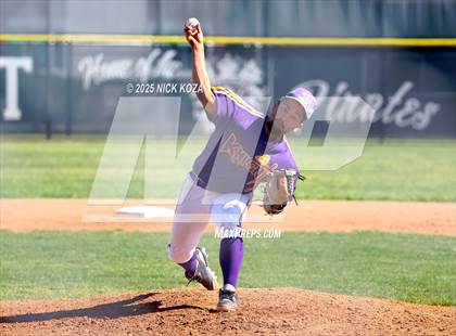 Thumbnail 2 in Paramount vs. Lynwood photogallery.