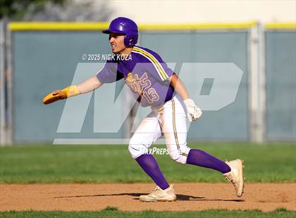 Thumbnail 2 in Paramount vs. Lynwood photogallery.