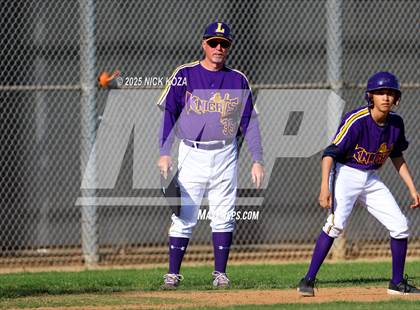 Thumbnail 2 in Paramount vs. Lynwood photogallery.