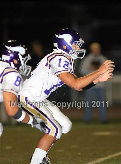Thumbnail 2 in Loyola vs. Valencia photogallery.