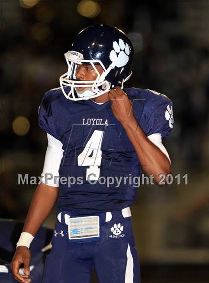 Thumbnail 2 in Loyola vs. Valencia photogallery.