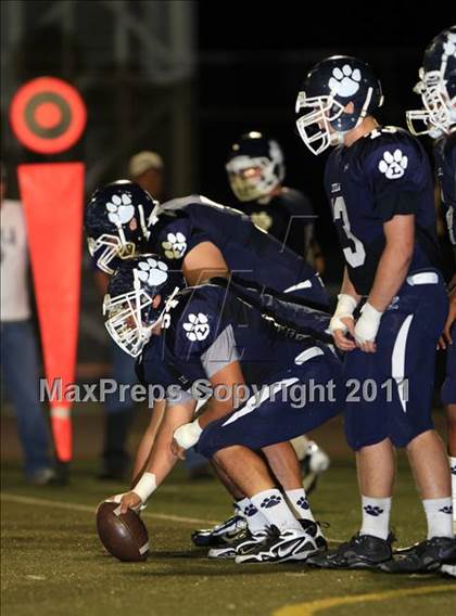 Thumbnail 2 in Loyola vs. Valencia photogallery.