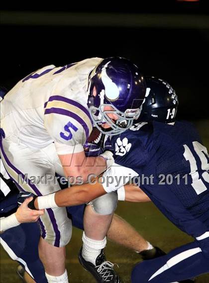 Thumbnail 3 in Loyola vs. Valencia photogallery.