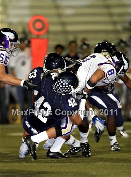Thumbnail 1 in Loyola vs. Valencia photogallery.