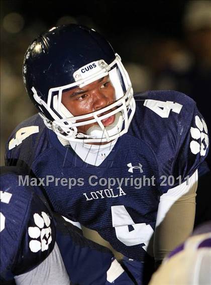 Thumbnail 3 in Loyola vs. Valencia photogallery.