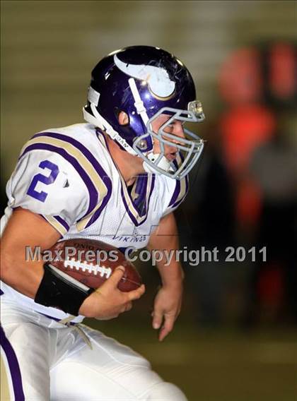 Thumbnail 2 in Loyola vs. Valencia photogallery.