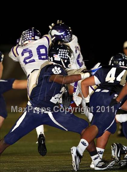 Thumbnail 3 in Loyola vs. Valencia photogallery.