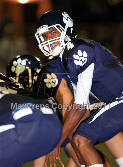 Thumbnail 3 in Loyola vs. Valencia photogallery.