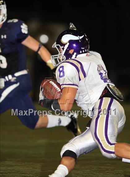 Thumbnail 2 in Loyola vs. Valencia photogallery.