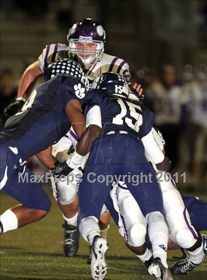 Thumbnail 2 in Loyola vs. Valencia photogallery.