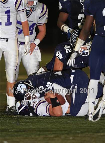 Thumbnail 2 in Loyola vs. Valencia photogallery.