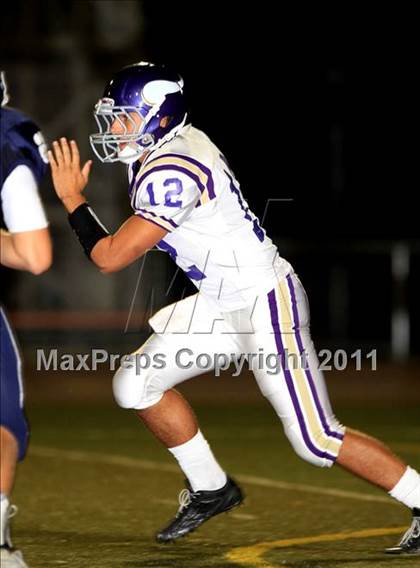 Thumbnail 3 in Loyola vs. Valencia photogallery.