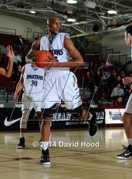 Thumbnail 2 in Villa Park vs. Tahquitz (MaxPreps Holiday Classic) photogallery.