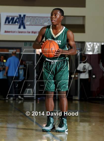Thumbnail 1 in Villa Park vs. Tahquitz (MaxPreps Holiday Classic) photogallery.