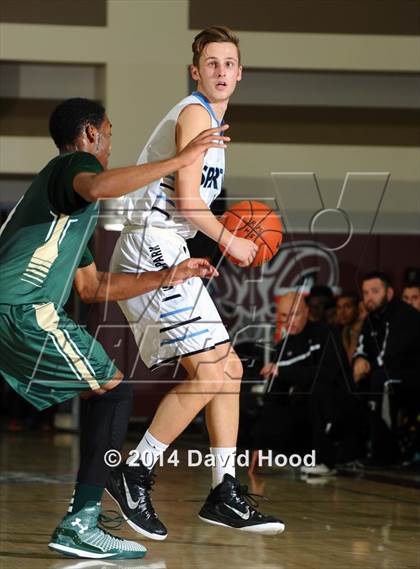 Thumbnail 1 in Villa Park vs. Tahquitz (MaxPreps Holiday Classic) photogallery.