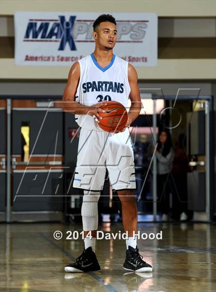 Thumbnail 1 in Villa Park vs. Tahquitz (MaxPreps Holiday Classic) photogallery.