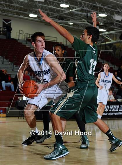 Thumbnail 1 in Villa Park vs. Tahquitz (MaxPreps Holiday Classic) photogallery.