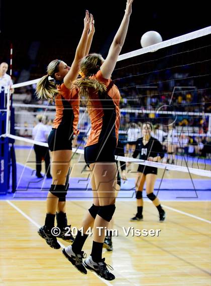 Thumbnail 3 in Mead vs. Niwot (CHSAA 4A Playoff) photogallery.