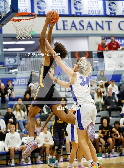 Thumbnail 3 in Montverde Academy vs. Pleasant Grove (5 for the Fight Hoopfest) photogallery.