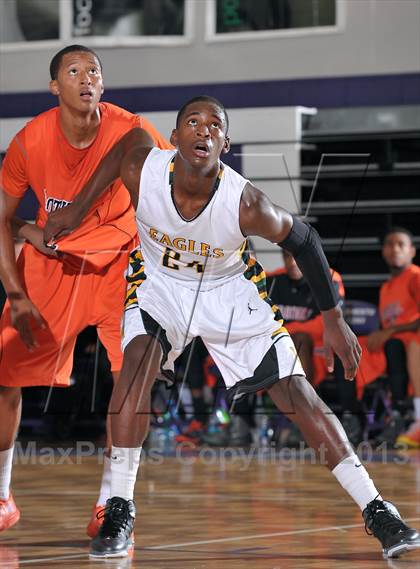 Thumbnail 2 in Foothill vs. Eisenhower (St. Hope Elite Classic) photogallery.