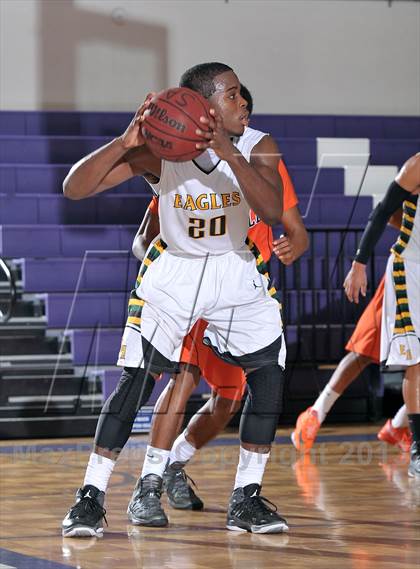 Thumbnail 3 in Foothill vs. Eisenhower (St. Hope Elite Classic) photogallery.