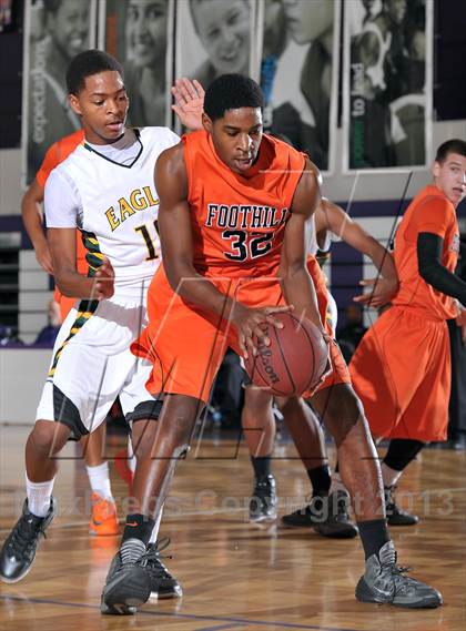 Thumbnail 2 in Foothill vs. Eisenhower (St. Hope Elite Classic) photogallery.
